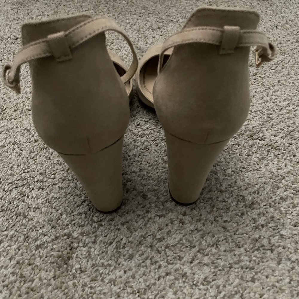 Womens unisa nude heels size 10